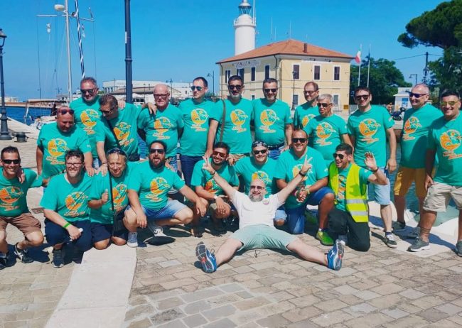 Passione in movimento: le magliette per i Vespa Club