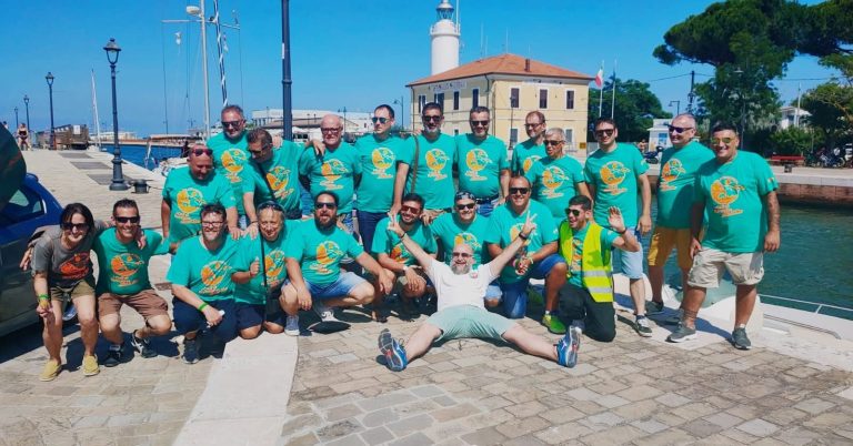Passione in movimento: le magliette per i Vespa Club